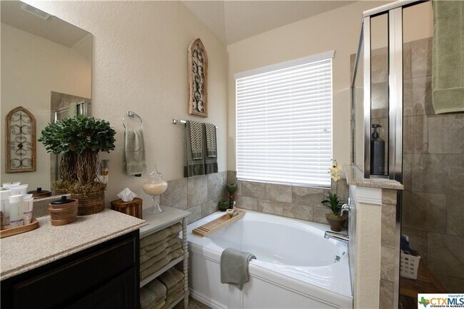 Building Photo - 5633 Briar Fld