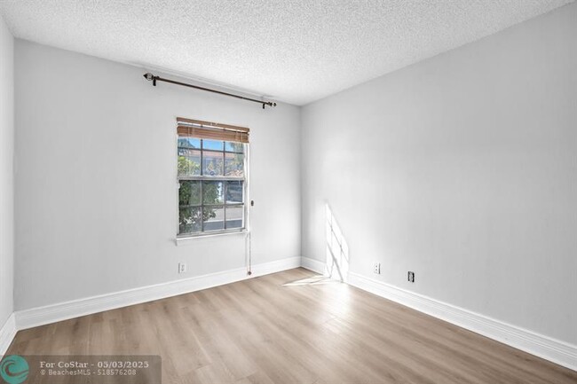 Building Photo - 1801 SW 120th Terrace