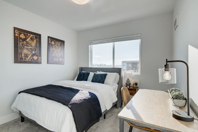 Building Photo - 5242 Fallon St