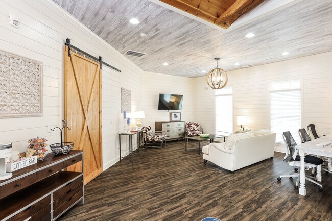 Building Photo - 41 Madaline Ln