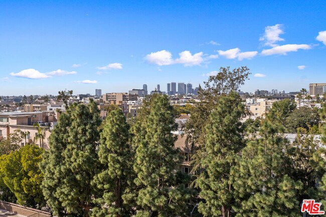 Building Photo - 321 S San Vicente Blvd