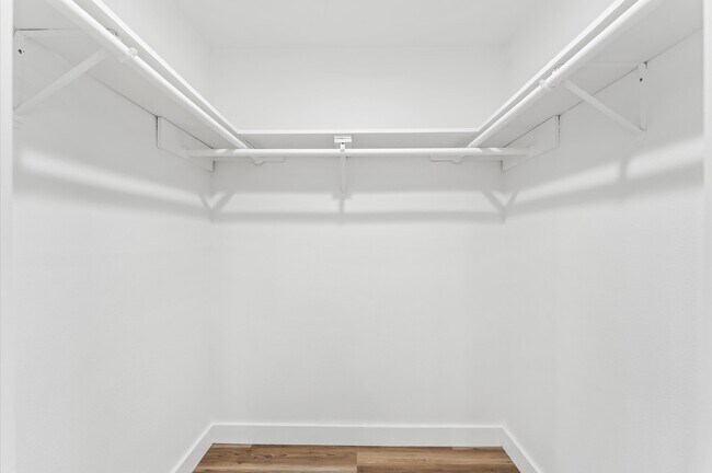 Building Photo - 17331 Red Oak Dr