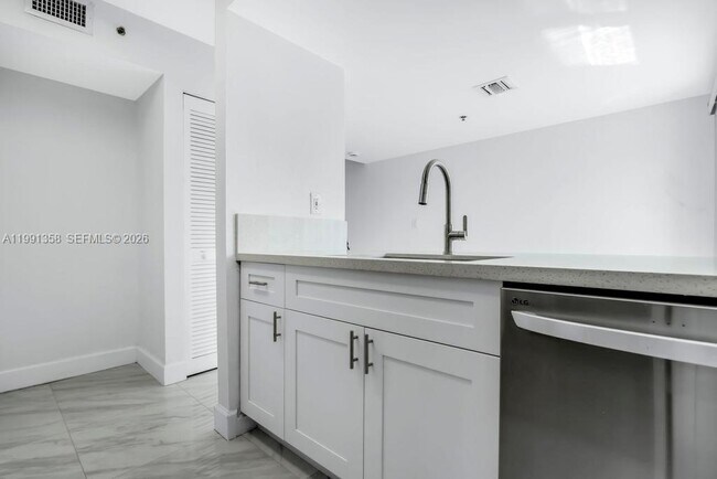 Building Photo - 164 Riviera Cir