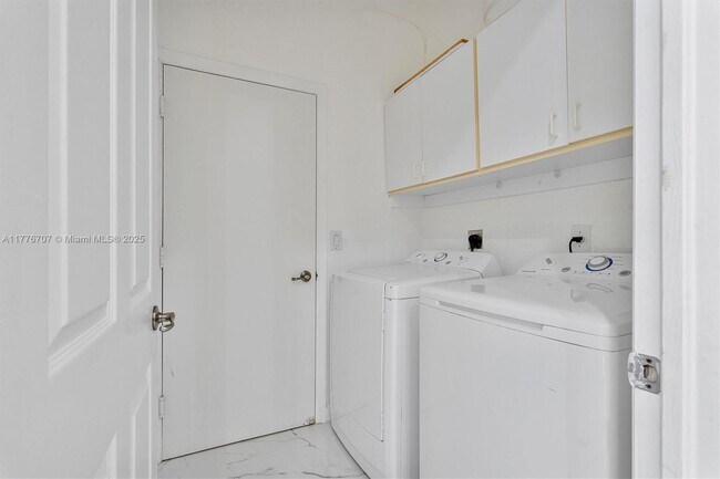 Building Photo - 1382 Harbor View W