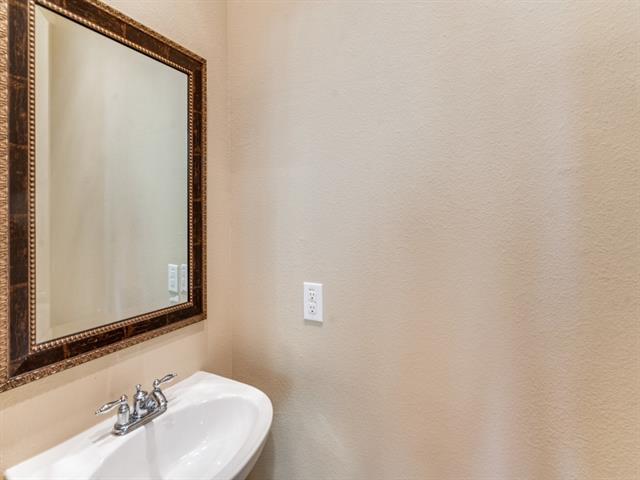 Building Photo - 15711 Spectrum Dr