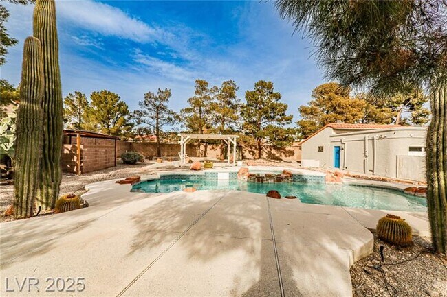 Building Photo - 6315 N Park St