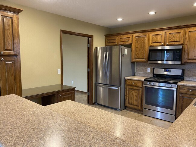 Building Photo - 636 SW 159th St
