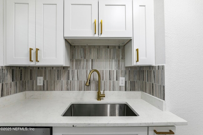 Building Photo - 5246 Sunderland Rd