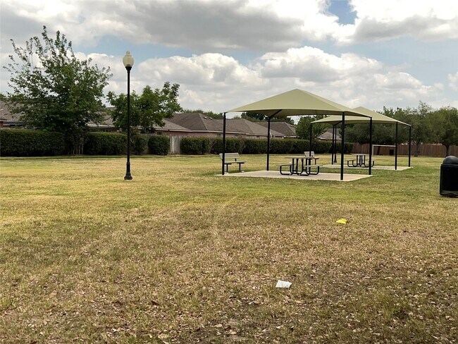 Building Photo - 18823 S Lyford Dr