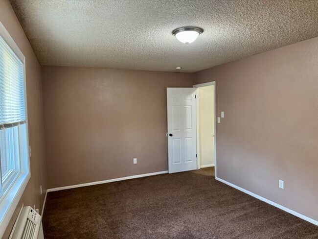 Building Photo - 2511 Farnum St