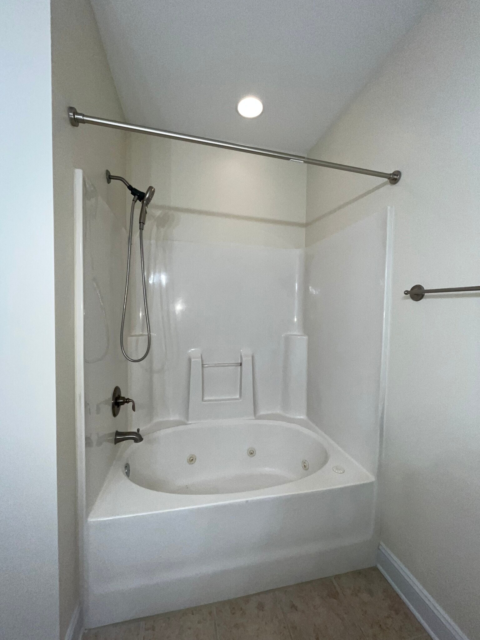 Building Photo - 212 Fountainhead Ln