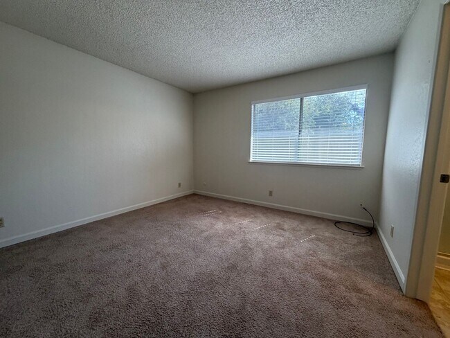 Building Photo - 2813 Pepper Oaks Dr