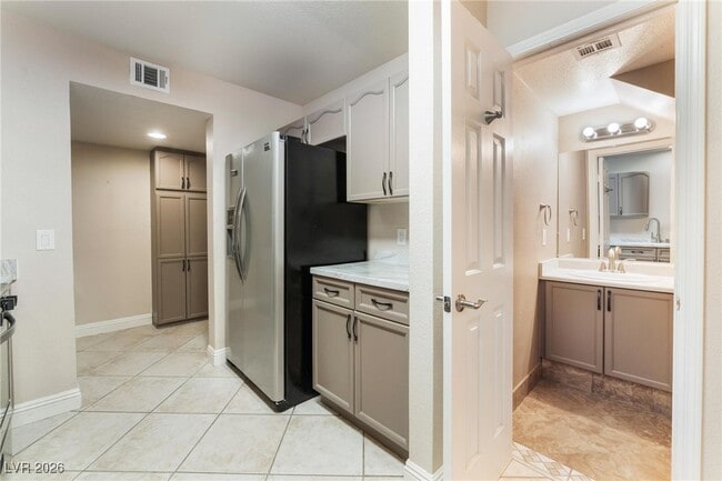 Building Photo - 8449 Majestic View Ave