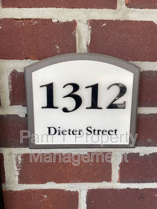 Building Photo - 1312 Dieter St