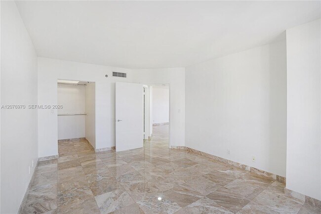 Building Photo - 3600 Yacht Club Dr