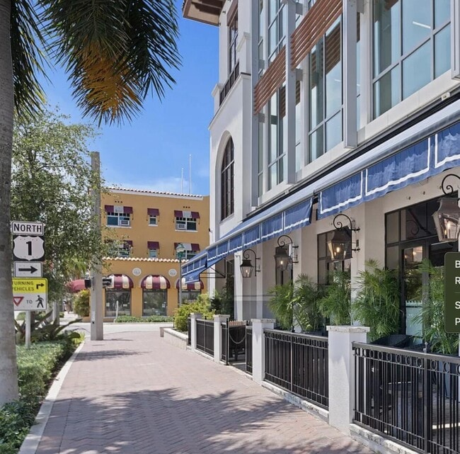 Building Photo - 314 Normandy Ln