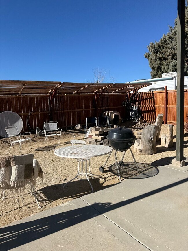 Building Photo - Dual Family Living - Horse Property - In Law Quarters