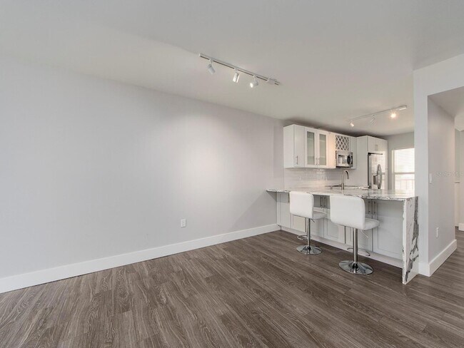 Building Photo - 121 Island Way