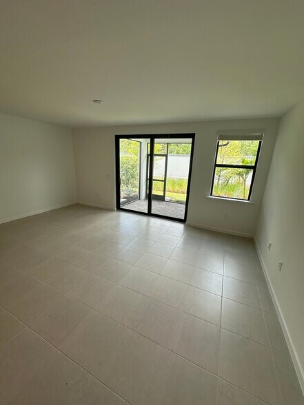 Building Photo - 27865 Solis Grande Dr