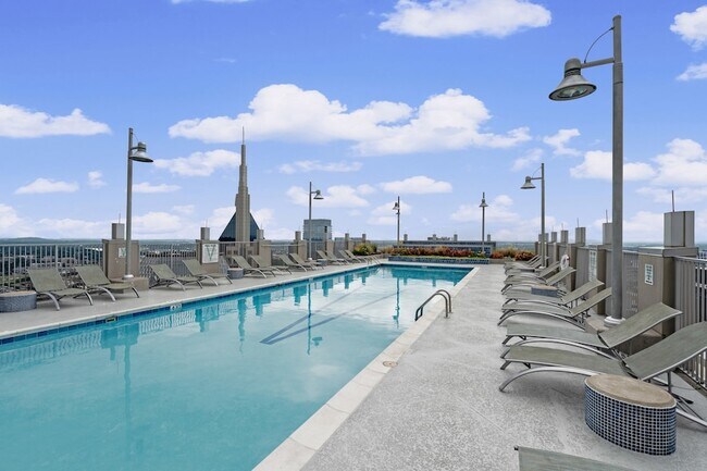 Building Photo - 415 Church St