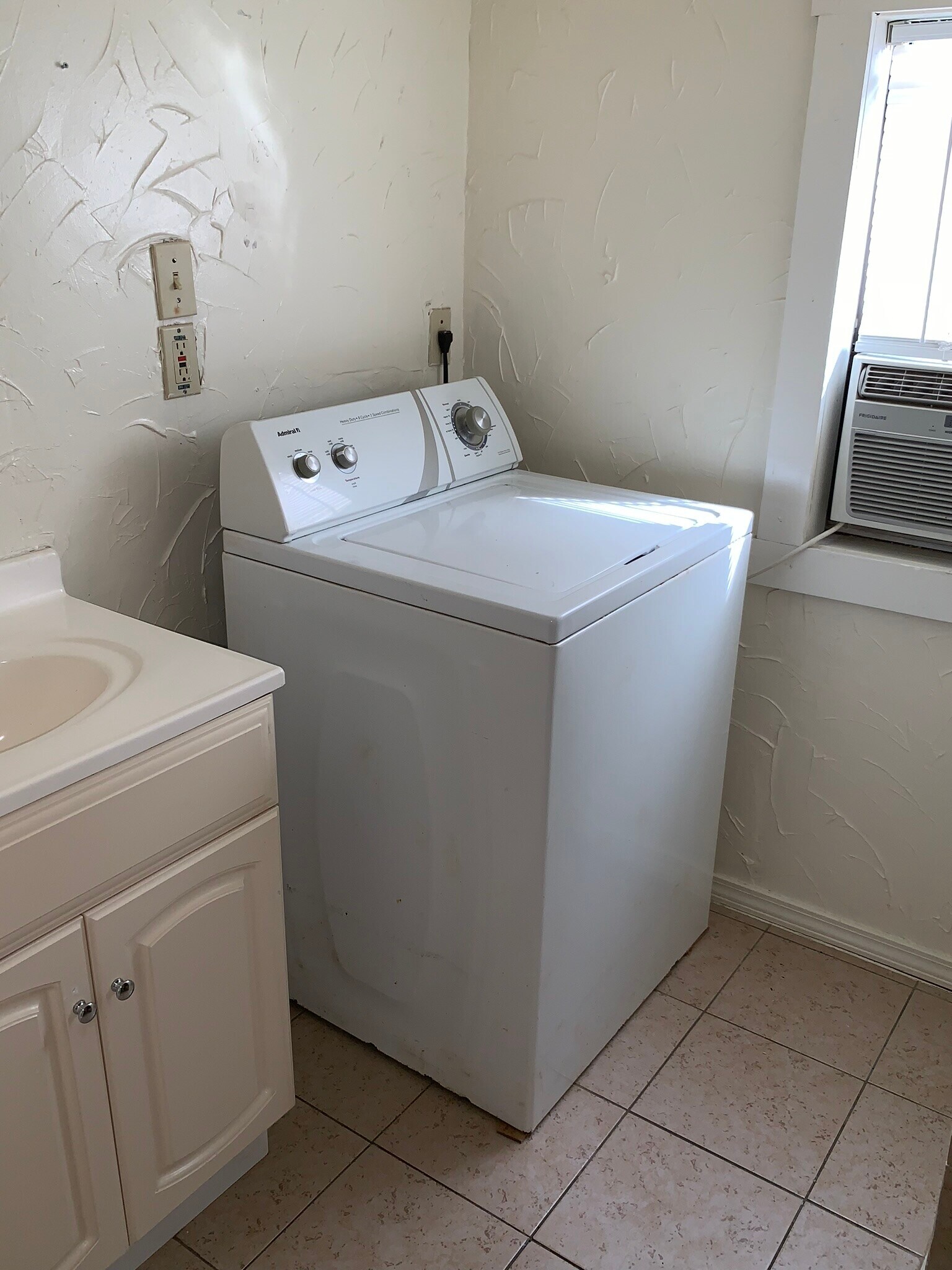 Building Photo - 1110 Wilson St