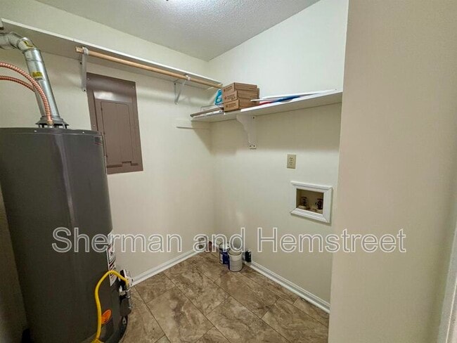 Building Photo - 210 Foxdale Dr