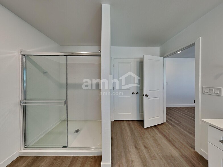 Building Photo - 12627 W Adair Dr