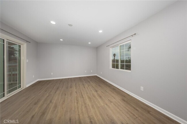 Building Photo - 642 N 6th Ave