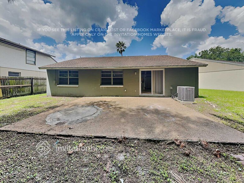 Building Photo - 16123 Sandcrest Way