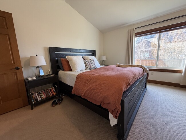 Building Photo - Stunning Single Level Home with Sprawling Fenced Yard