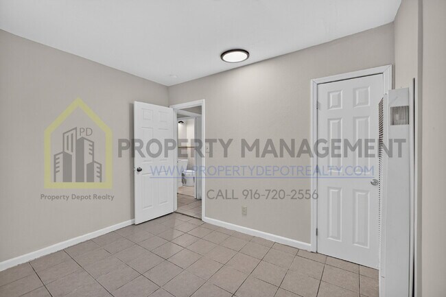 Building Photo - Spacious 3-Bed, 2-Bath Haven in Sacramento