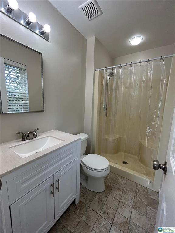 Building Photo - 2490 Chestnut Ln