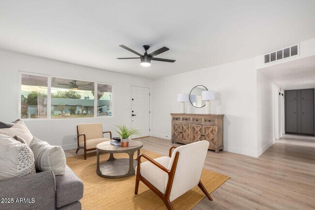 Building Photo - 3933 W Cactus Wren Dr