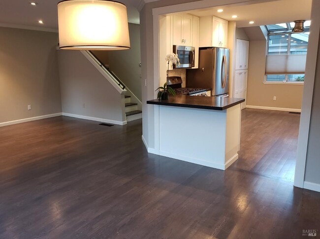 Building Photo - 6 Narragansett Cove