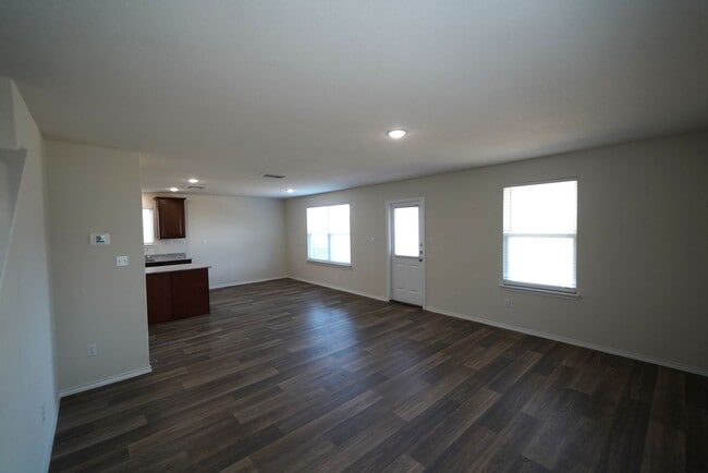 Building Photo - Beautiful home now available. Realtor Comm...