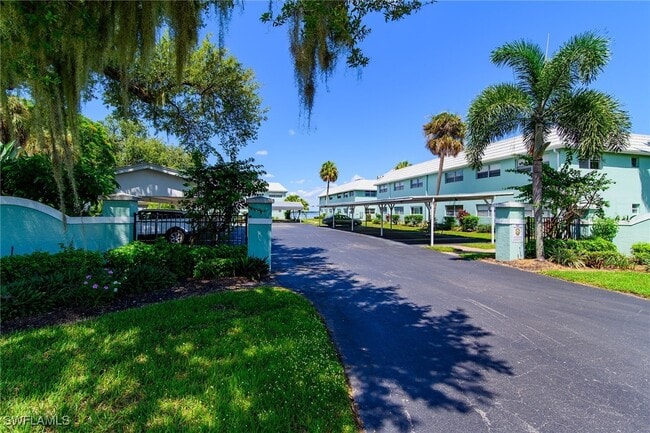 Building Photo - 3225 E Riverside Dr