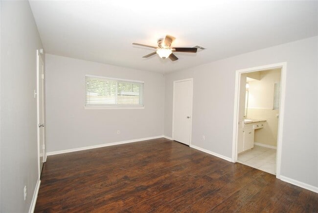 Building Photo - 10038 Briarwild Ln