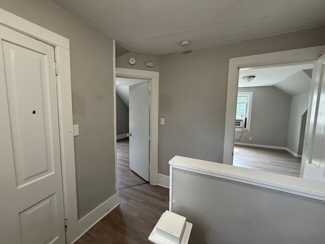Building Photo - Spacious 4-Bedroom Home Close to Campus