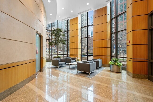 Building Photo - 400 N La Salle Dr