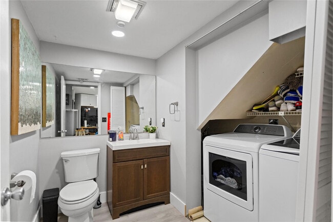 Building Photo - 22940 Oxford Pl