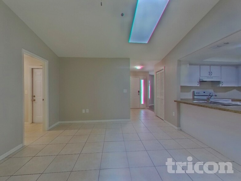 Building Photo - 5913 Fall River Dr