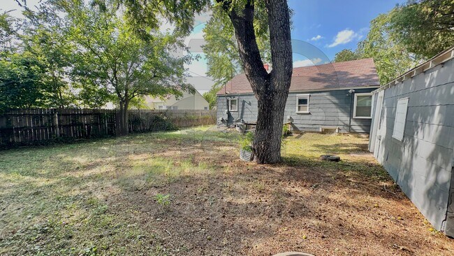 Building Photo - 3615 E Oneida St