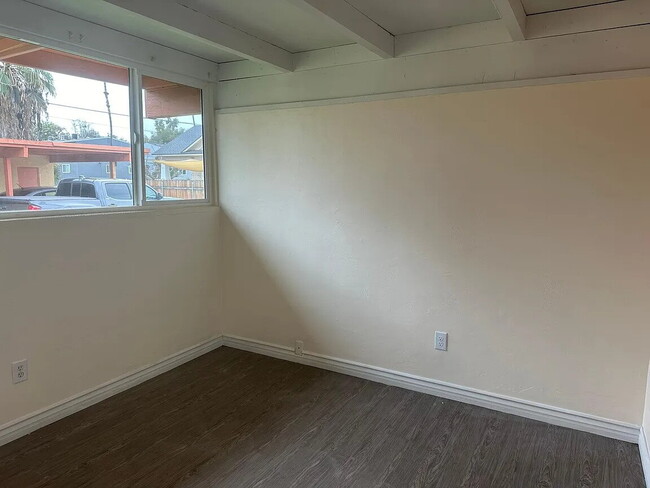 Building Photo - 1215 E Central Ave