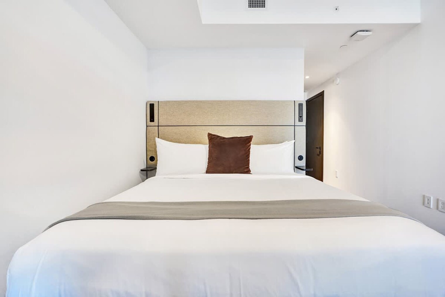 Building Photo - 398 NE 5th St