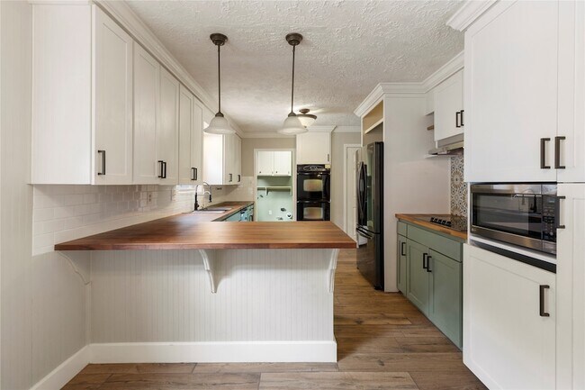 Building Photo - 8215 Winding Hill Ln