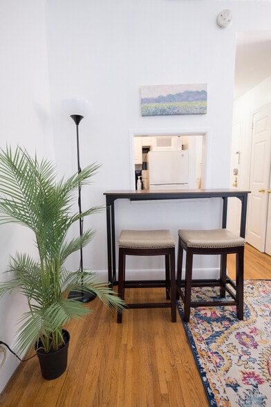 Building Photo - 328 E 74th St