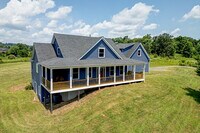 Building Photo - The Overlook