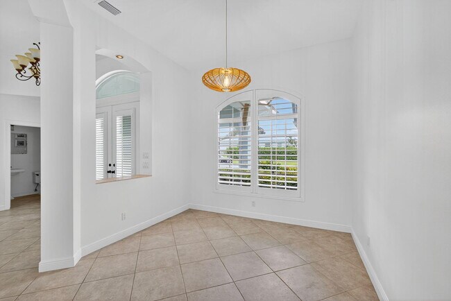 Building Photo - 8401 SE Ketch Ct