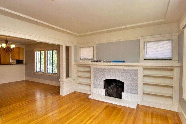 Building Photo - G4 | 1032-1034 Paloma Avenue