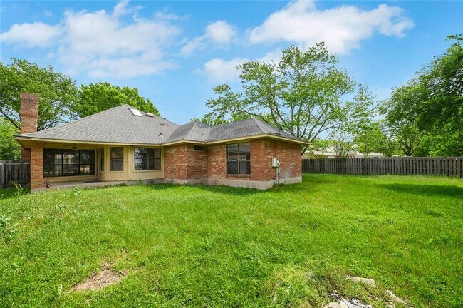 Building Photo - 601 Cedar Ridge Dr